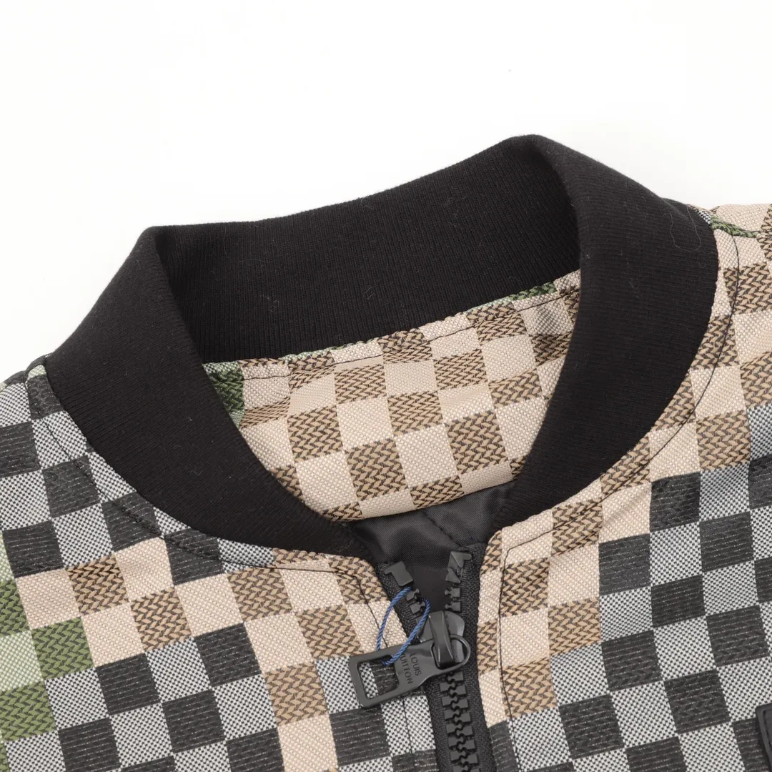🅿️550 Louis Vuitton/Louis Vuitton checkerboard flight jacket is particularly popular this year. Baseball jackets are available at all levels of the market (you must compare the details). The most powerful quality control. Production and research on flight jackets for 7 years. Exquisite details. With it, you are the most beautiful boy in the universe. The lacquered full-surface four-button buckle (button with LOGO), and the fabric customization took more than a month. It is not ready-made on the market. It is made of wool blend, custom-woven and dyed. It has high color fastness. It is recommended to hand wash or dry clean it for the first time. "Knitted rib custom-woven at the hem", the lining is made of silky and delicate cupro fiber material, which can be worn directly against the body. It is extremely comfortable, a heavy-weight item, purchase version! Size：XS-L